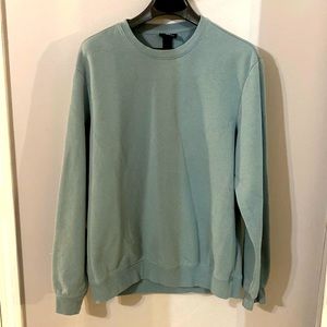 Men’s crew neck sweatshirt.